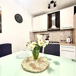 Apartament Pietra Storica *