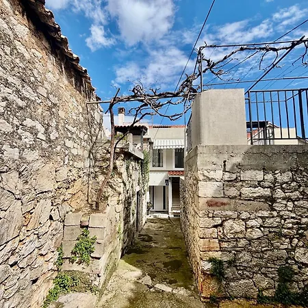 Pietra Storica Tkon