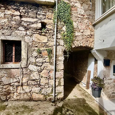 Appartamento Pietra Storica Tkon