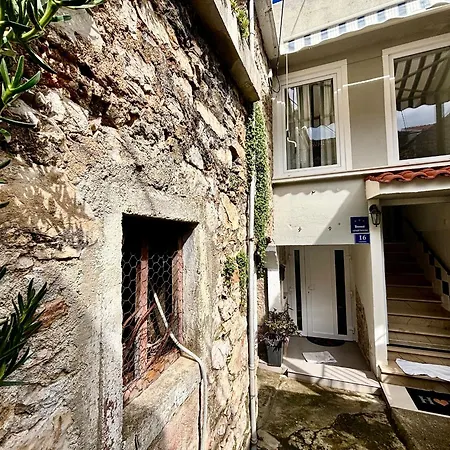 Pietra Storica Apartment *