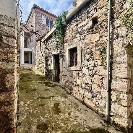 Pietra Storica * Tkon