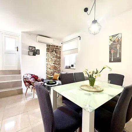 Apartamento Pietra Storica Tkon