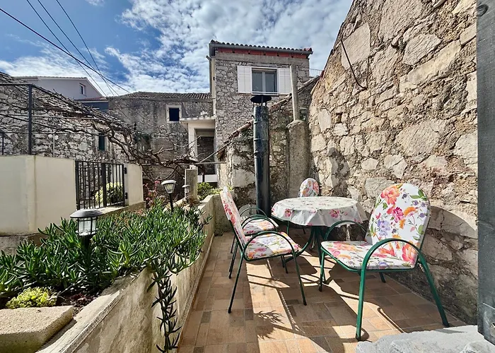 Pietra Storica * Tkon