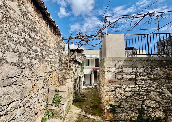 Pietra Storica Tkon